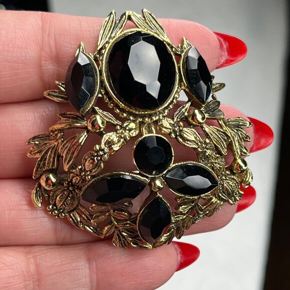 Jewelry - Vintage Gold-Tone Brooch With Black Stones